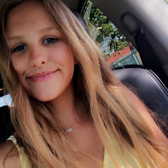 Meet your Posher, Taylor - Picture 2 of 5